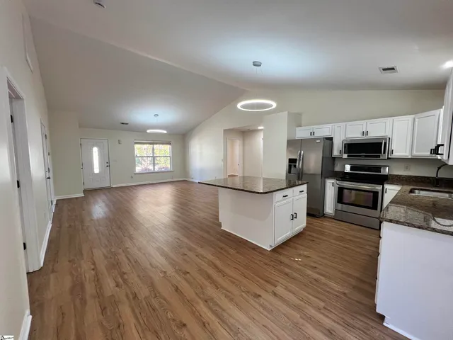 $289,900 | 406 Crescentwood Court, Taylors, SC 29687