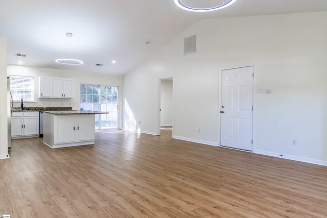 $289,900 | 406 Crescentwood Court, Taylors, SC 29687