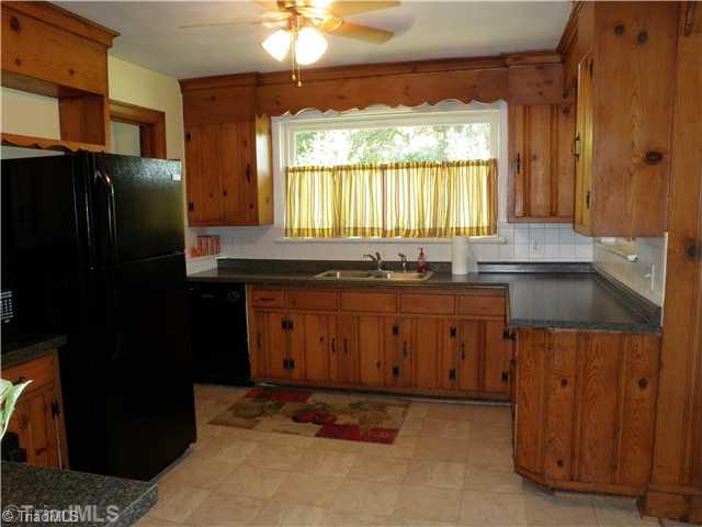 154 South County Home Road Lexington, NC 27292 - Photo 2 of 15 Kitchen.