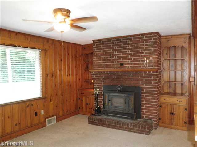 154 South County Home Road Lexington, NC 27292 - Photo 7 of 15 Den/Family/Great Room.