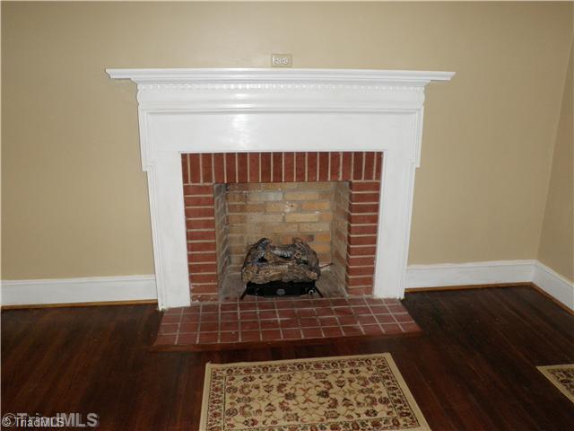 154 South County Home Road Lexington, NC 27292 - Photo 8 of 15 Living Room.