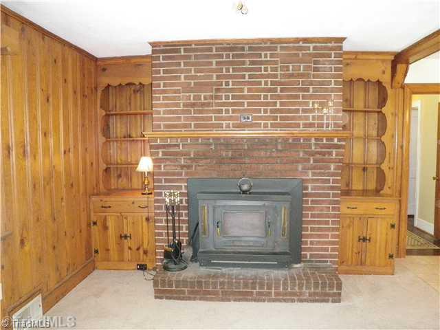 154 South County Home Road Lexington, NC 27292 - Photo 9 of 15 Den/Family/Great Room.