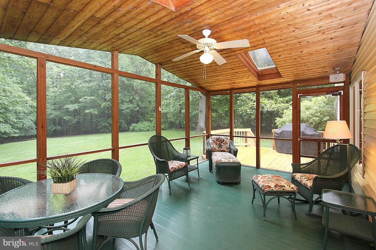 8212 Honeysuckle Road Manassas, VA 20112 - Photo 15 of 30 Screened In Porch! Great for Entertaining!