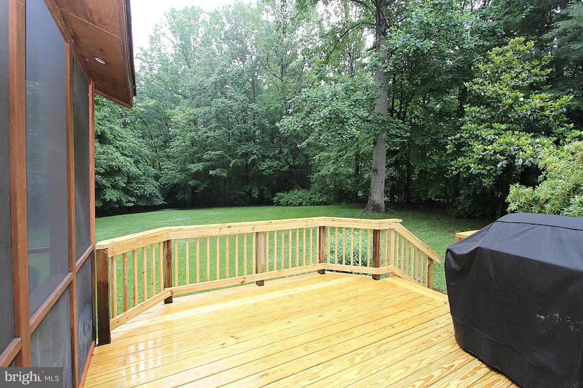 8212 Honeysuckle Road Manassas, VA 20112 - Photo 27 of 30 Refurbished Deck