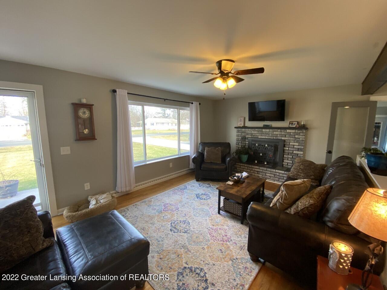 1100 Northcrest Road Lansing, MI 48906 - Photo 4 of 36 living room