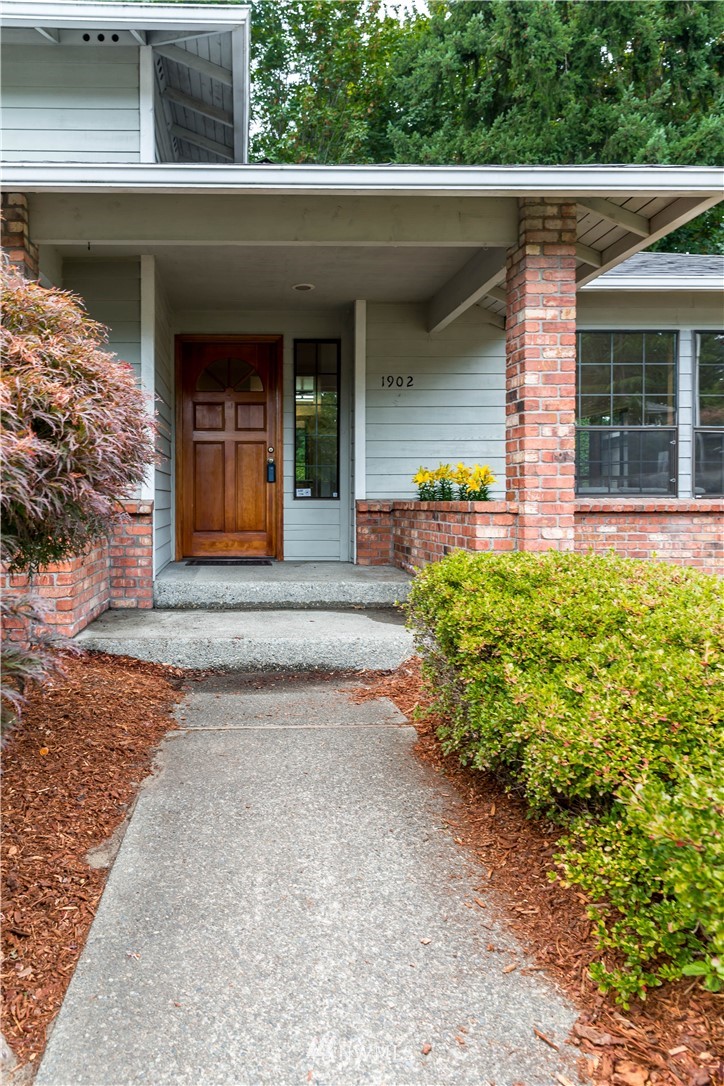 1902 Northeast 29th Court Renton, WA 98056 - Photo 2 of 19