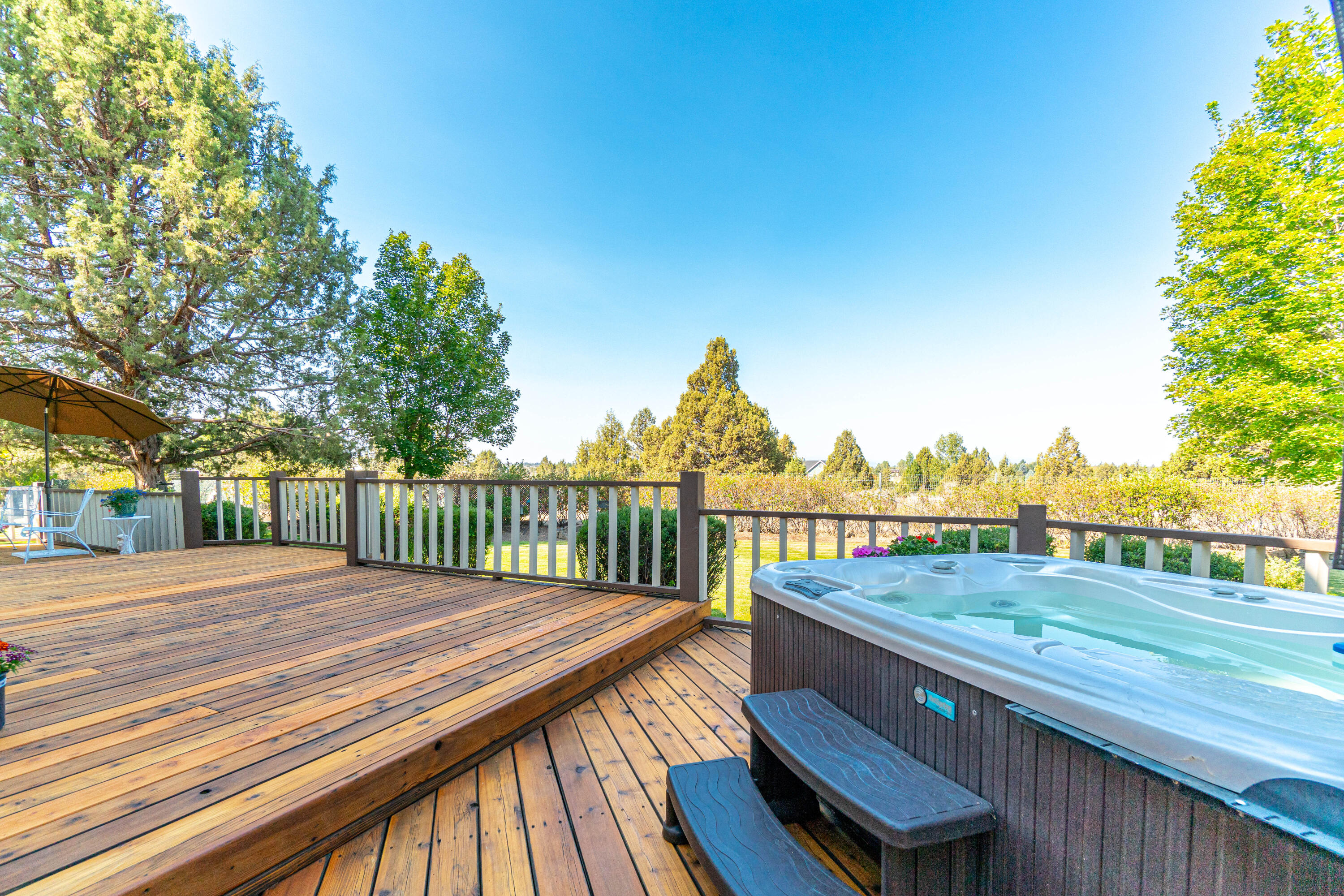 60905 Jennings Road Bend, OR 97702 - Photo 28 of 41 Enjoy the mountain views from your hot tub and deck (on the less hazy days!).