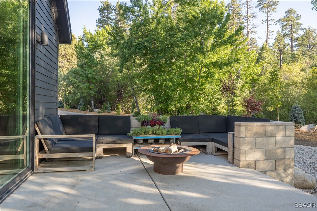 43612 Shasta Road Big Bear Lake, CA 92315 - Photo 4 of 34