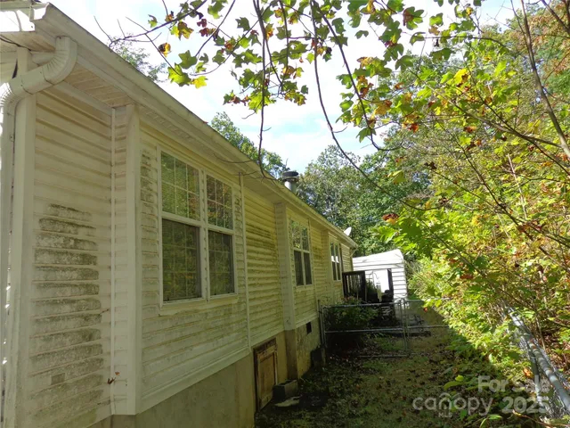 a view of a back yard of the house