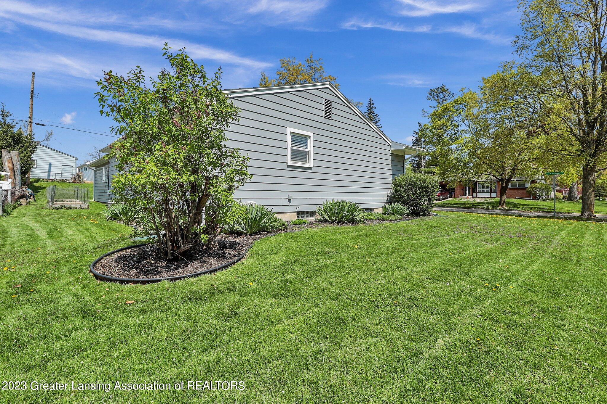 2818 Chatham Road Lansing, MI 48910 - Photo 24 of 27 Side Yard