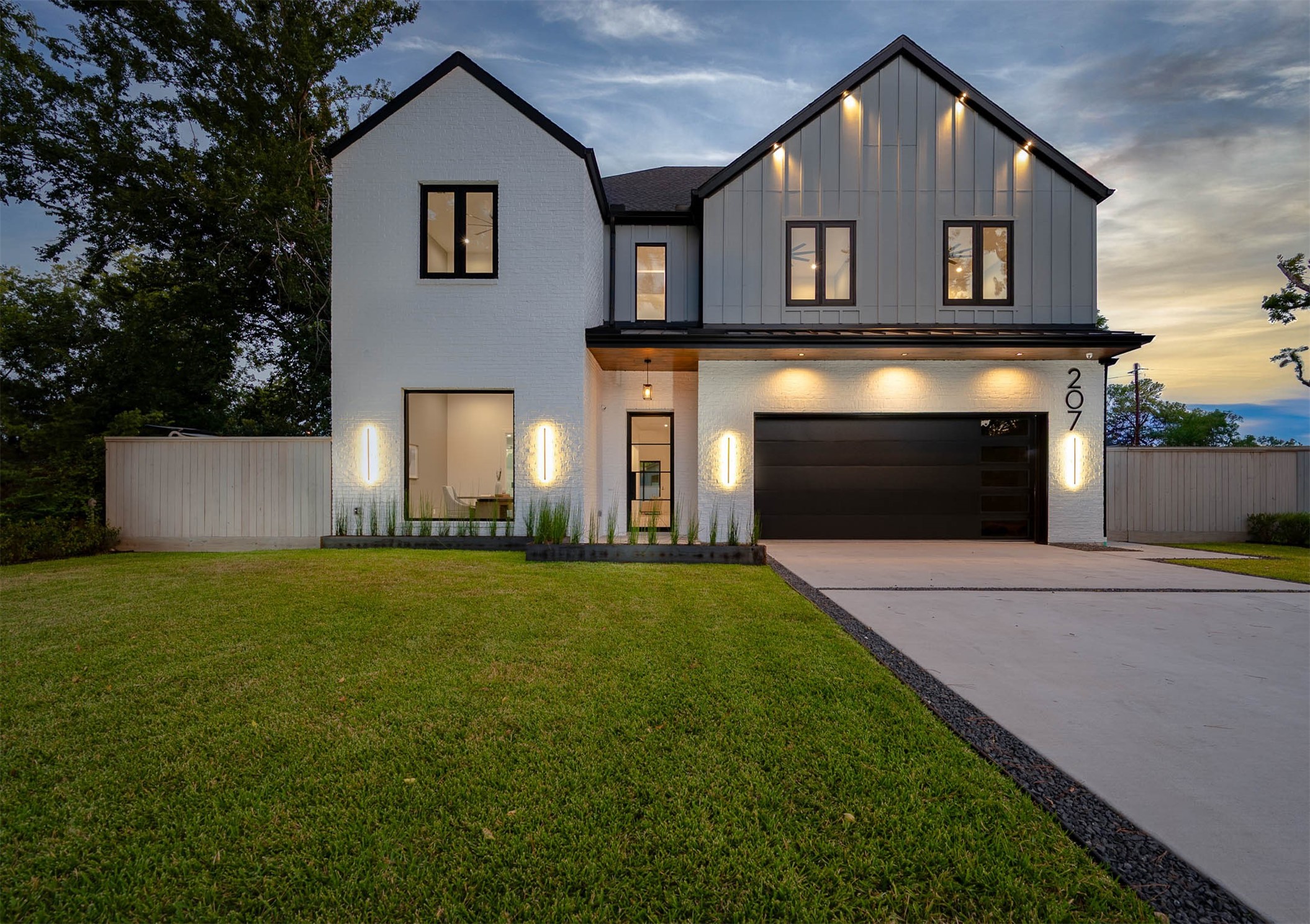 207 West 33rd Street Houston, TX 77018 - Photo 1 of 50 Welcome to 207 W 33rd Street in Garden Oaks.