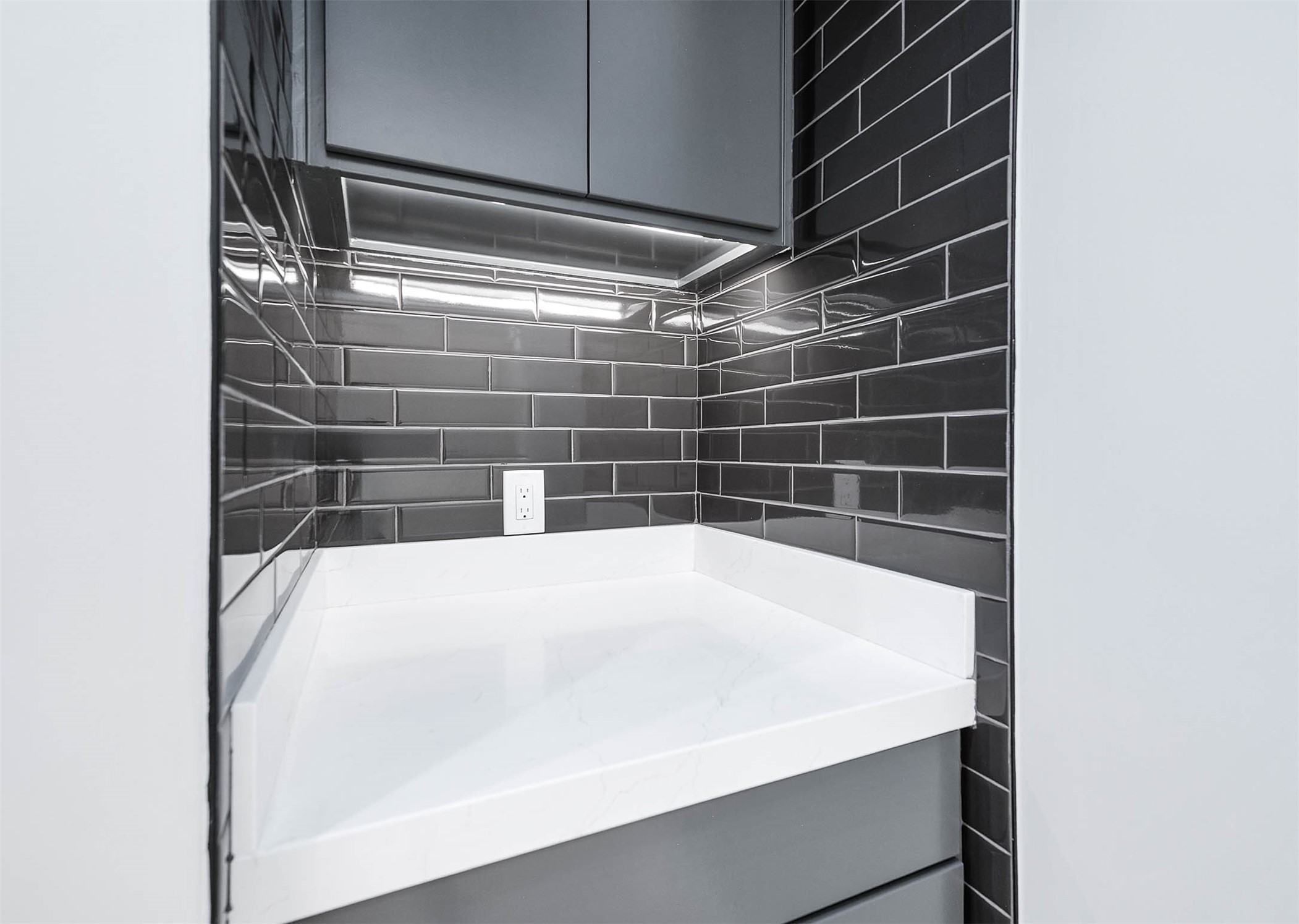 207 West 33rd Street Houston, TX 77018 - Photo 20 of 50 Dedicated space for a coffee bar and appliances, designed for convenience and seamless integration into your pantry area.