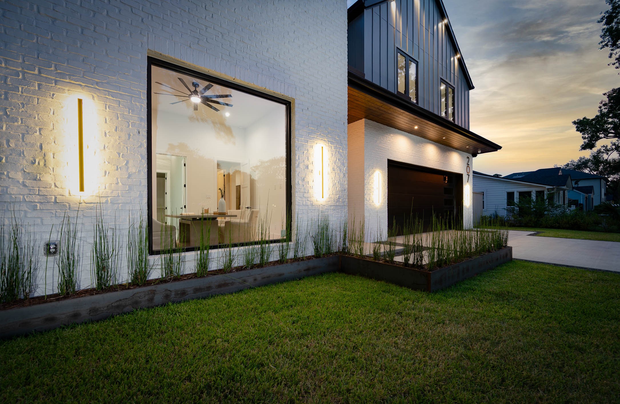 207 West 33rd Street Houston, TX 77018 - Photo 2 of 50 Elaborately designed by Rockwood Builders.