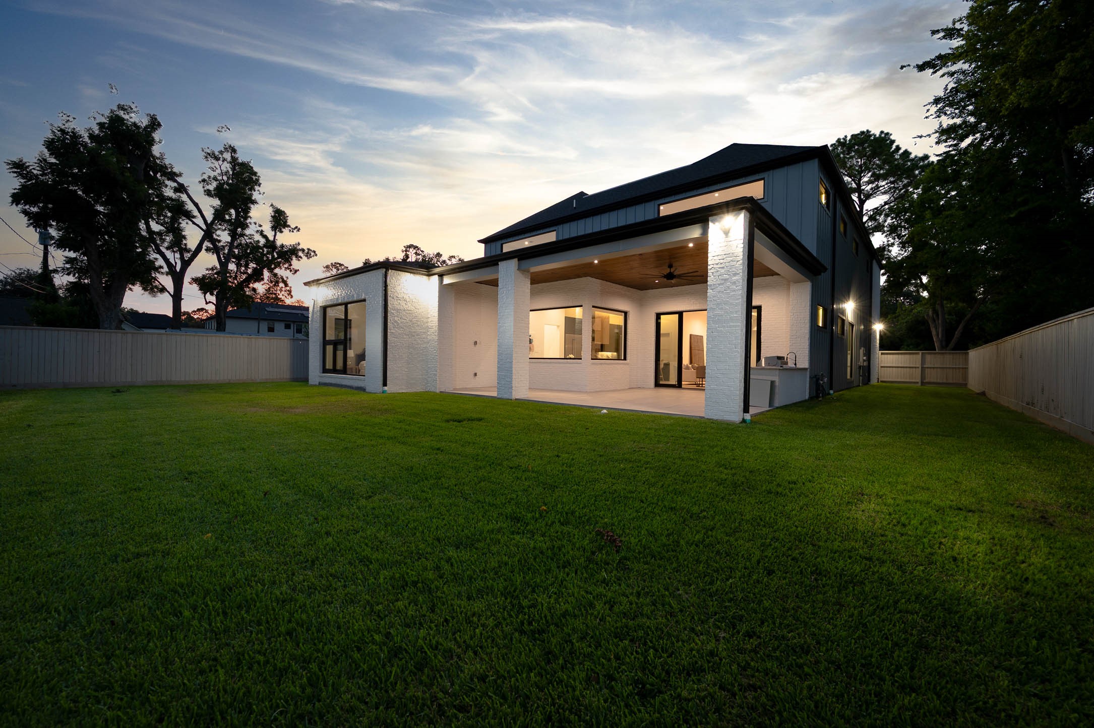 207 West 33rd Street Houston, TX 77018 - Photo 46 of 50 Covered patio with concrete tile flooring, prewired for Cat6, sound, and TV,