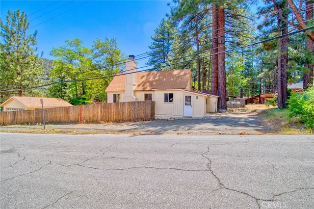 $365,000 | 1131 Apple Avenue, Wrightwood, CA 92397