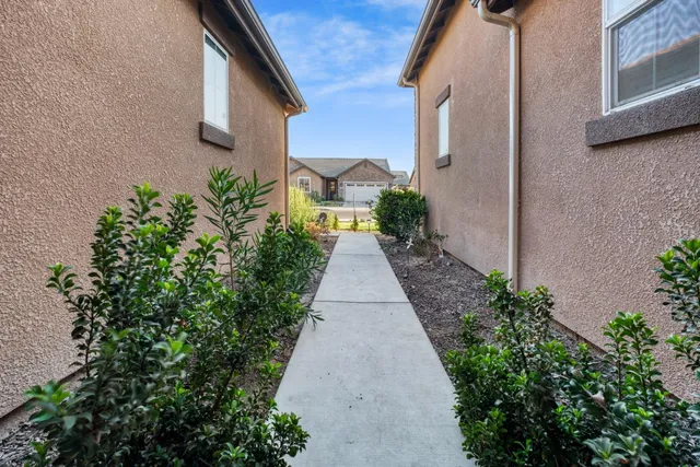 a view of a pathway with house on both side