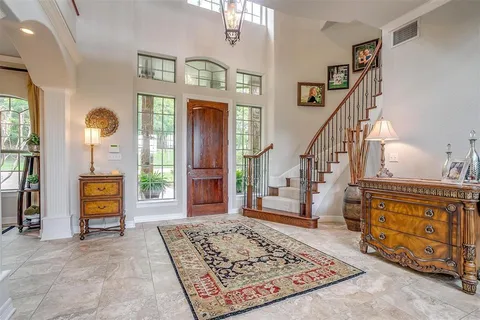 a view of an entryway with workspace