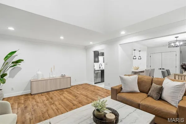 $255,000 | 6318 Sprig Oak Court, St. Louis, MO 63128