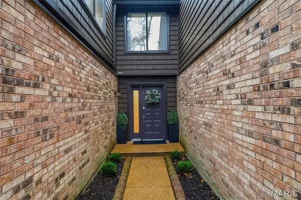 $255,000 | 6318 Sprig Oak Court, St. Louis, MO 63128