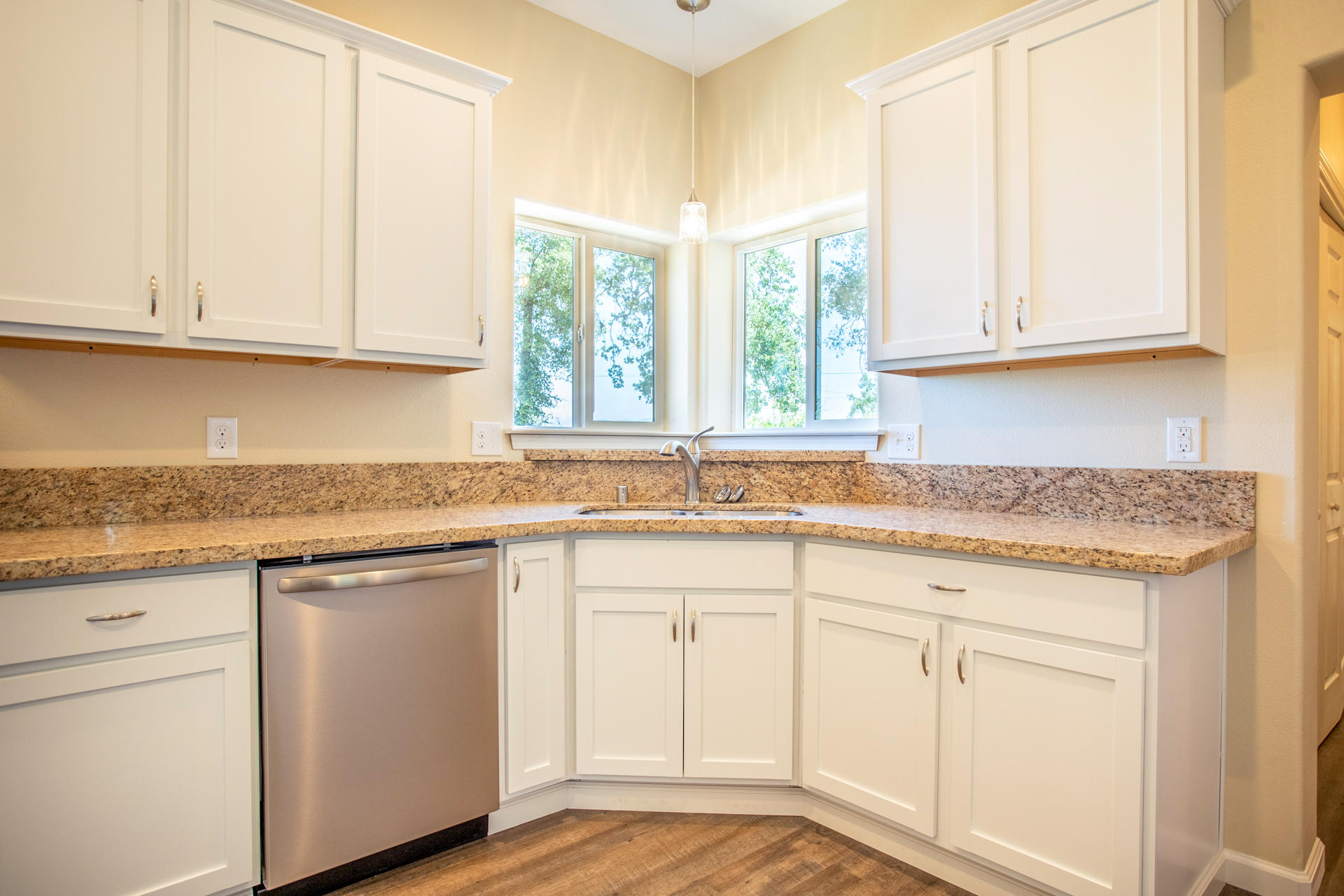 21567 Dersch Road Anderson, CA 96007 - Photo 7 of 18 21 Kitchen