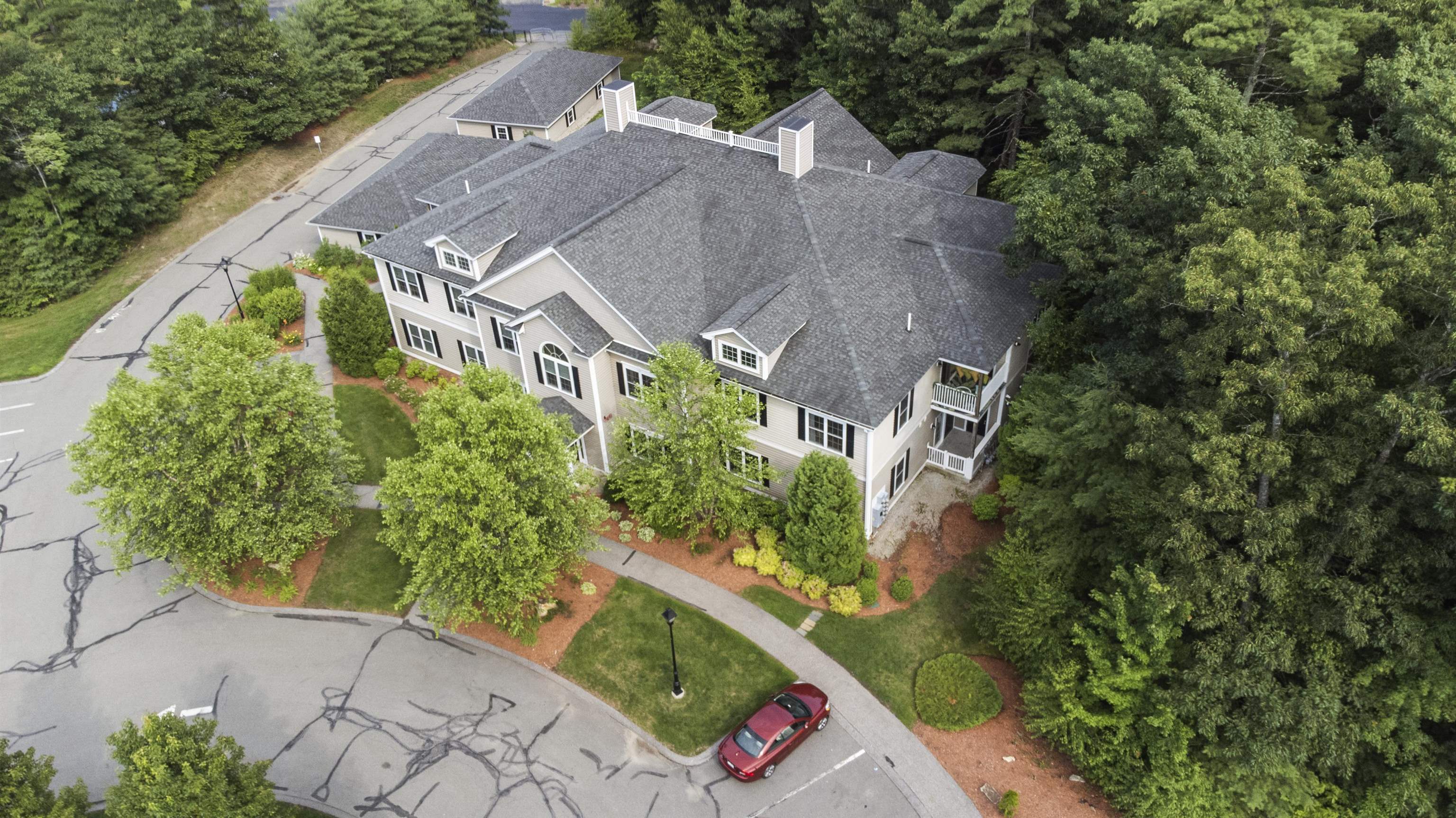 55 Roundabout Way, Unit 2 Manchester, NH 03102 - Photo 2 of 37