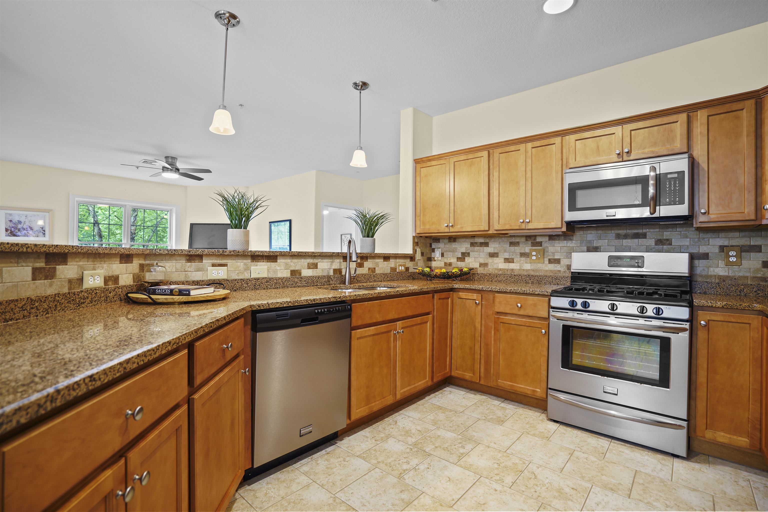 55 Roundabout Way, Unit 2 Manchester, NH 03102 - Photo 3 of 37