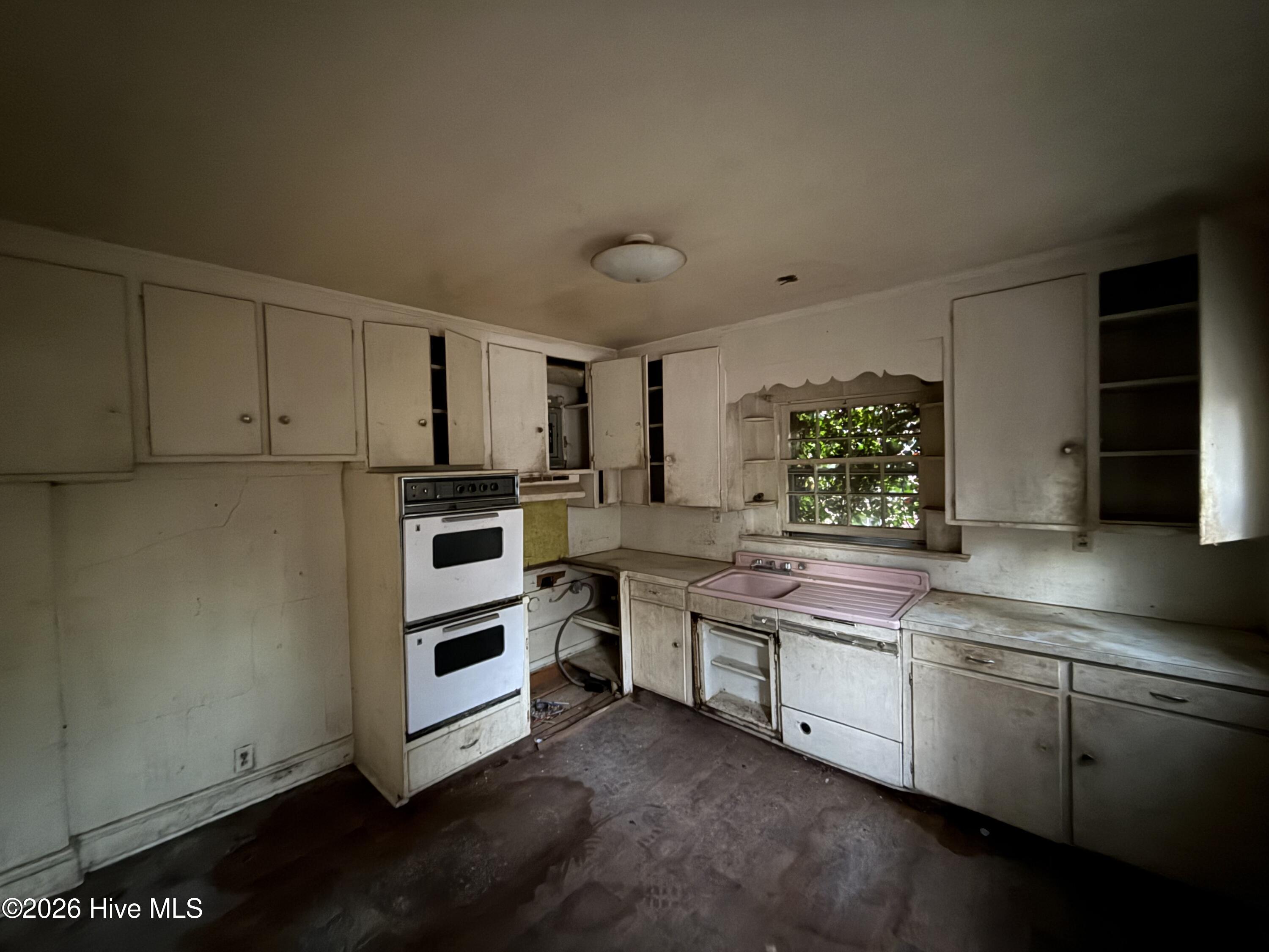 312 Frances Place Kinston, NC 28501 - Photo 2 of 4 Photo Dec 09 2025, 4 53 55 PM