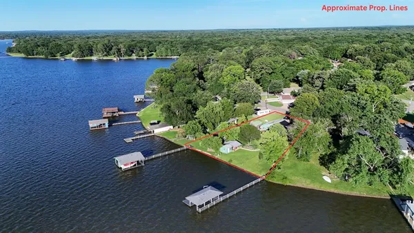 $887,000 | 250 Whispering Oaks Trail, Payne Springs, TX 75156