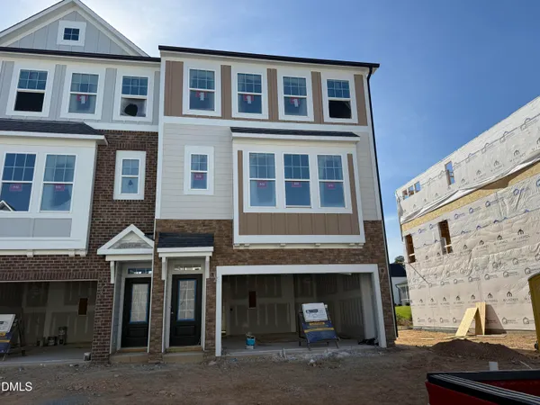 $530,000 | 10047 Secluded Gdn Drive, Unit 154, Apex, NC 27523