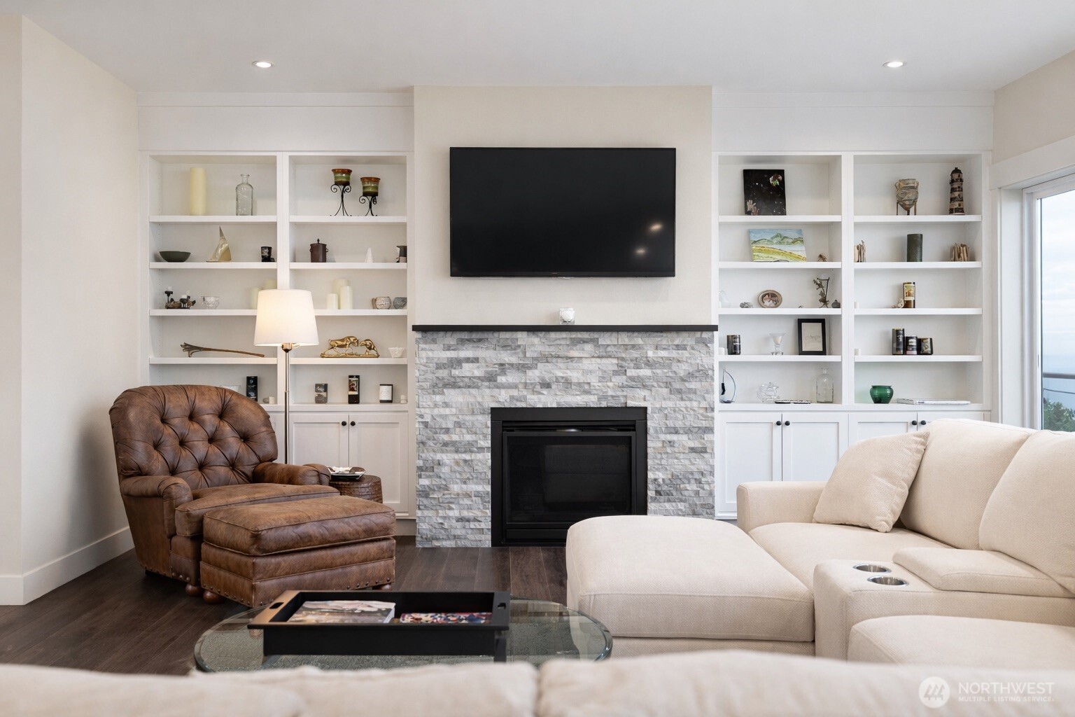 149 Clos Chevalle Road Chelan, WA 98816 - Photo 8 of 37 a living room with furniture fireplace and flat screen tv