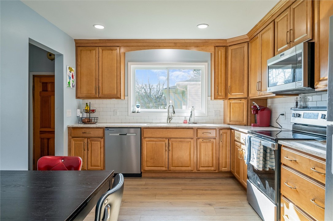 23 Meadowcroft Road Irondequoit, NY 14609 - Photo 5 of 35