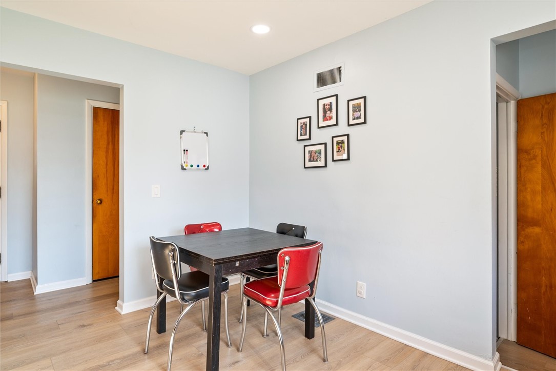 23 Meadowcroft Road Irondequoit, NY 14609 - Photo 9 of 35