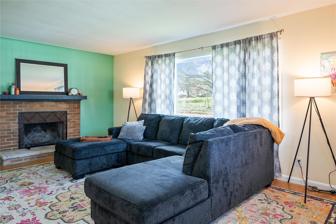 23 Meadowcroft Road Irondequoit, NY 14609 - Photo 10 of 35