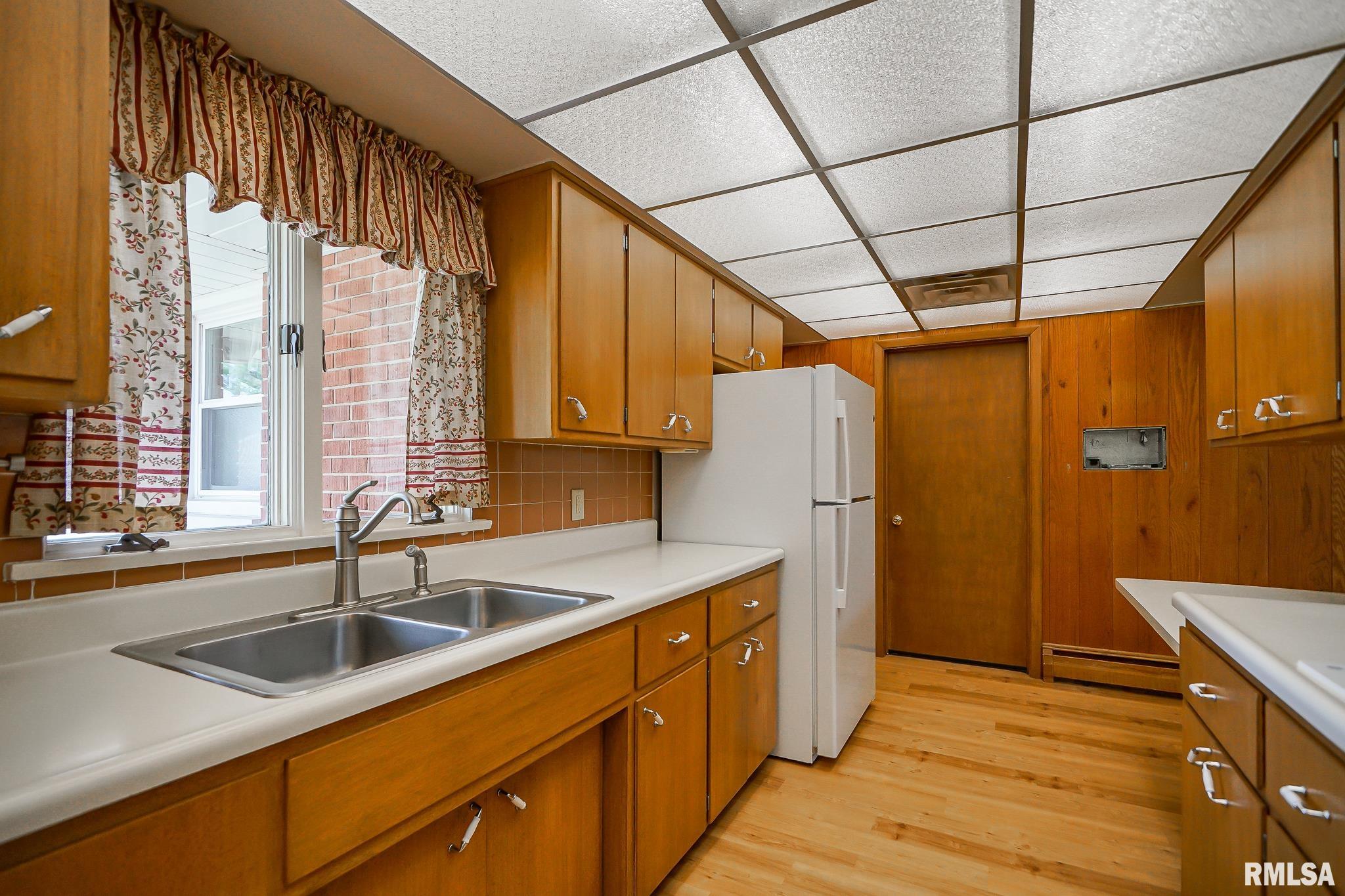 5814 West Fairview Road Peoria, IL 61607 - Photo 11 of 36 Gallery Image 11