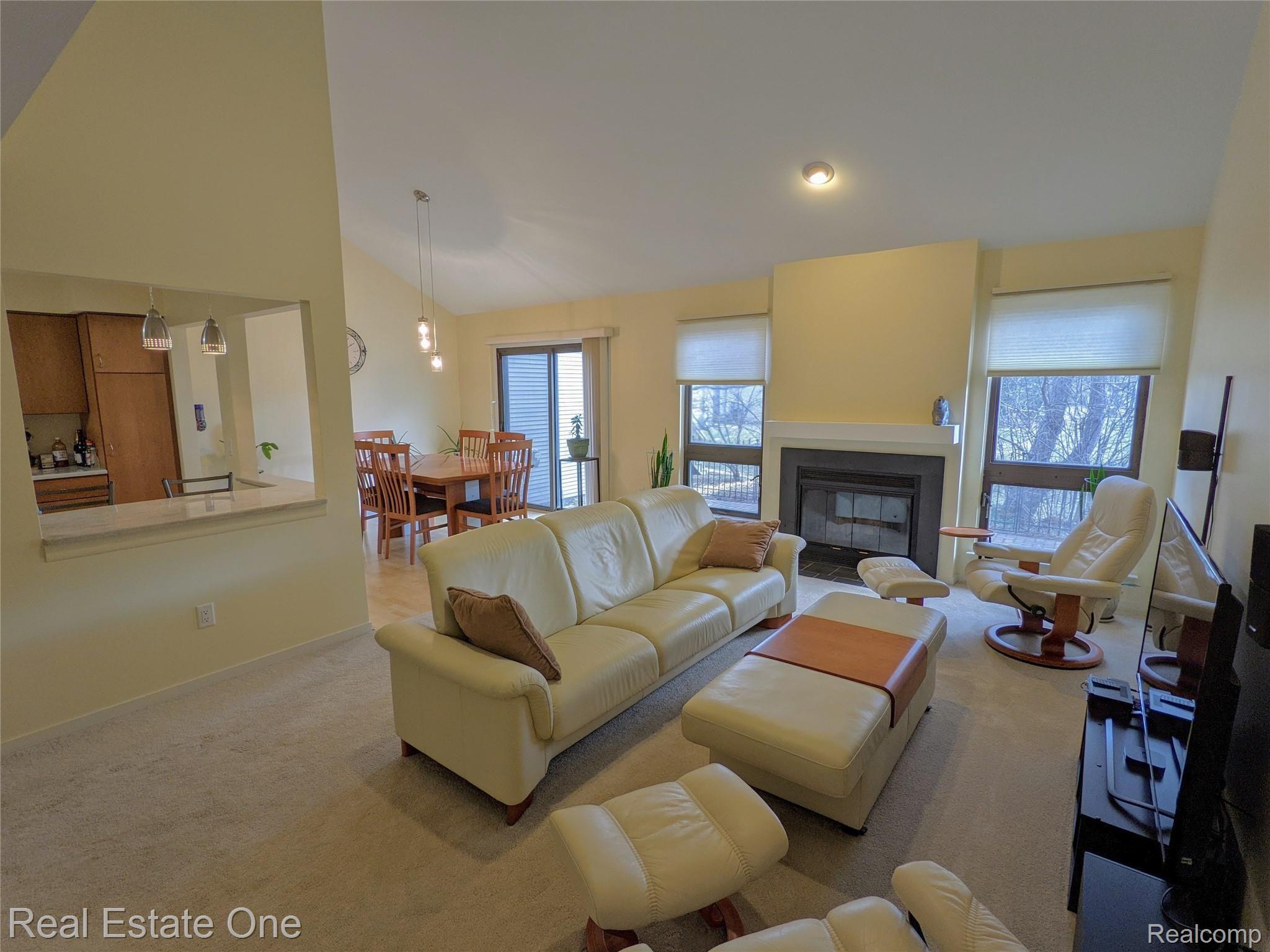 647 Ashley Circle East Rochester, MI 48307 - Photo 17 of 45 PXL_20210121_185635870.jpg
