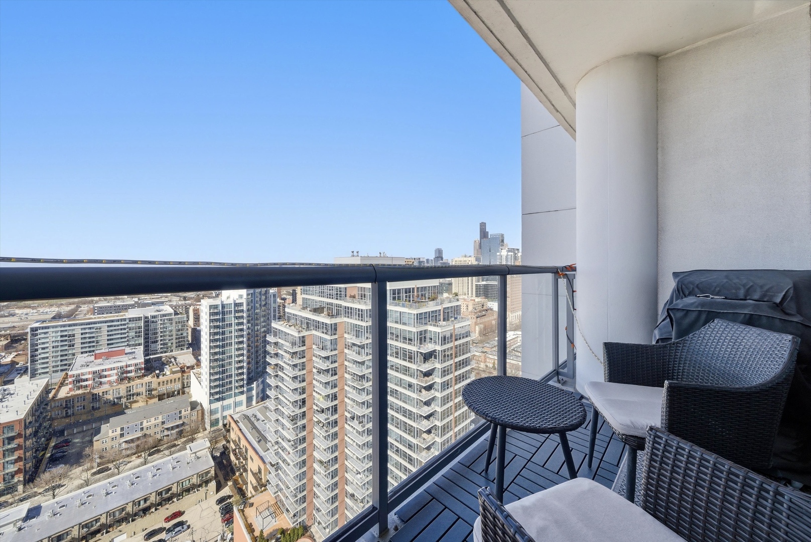 1629 South Prairie Avenue, Unit 2709 Chicago, IL 60616 - Photo 12 of 37 a balcony with table and chairs