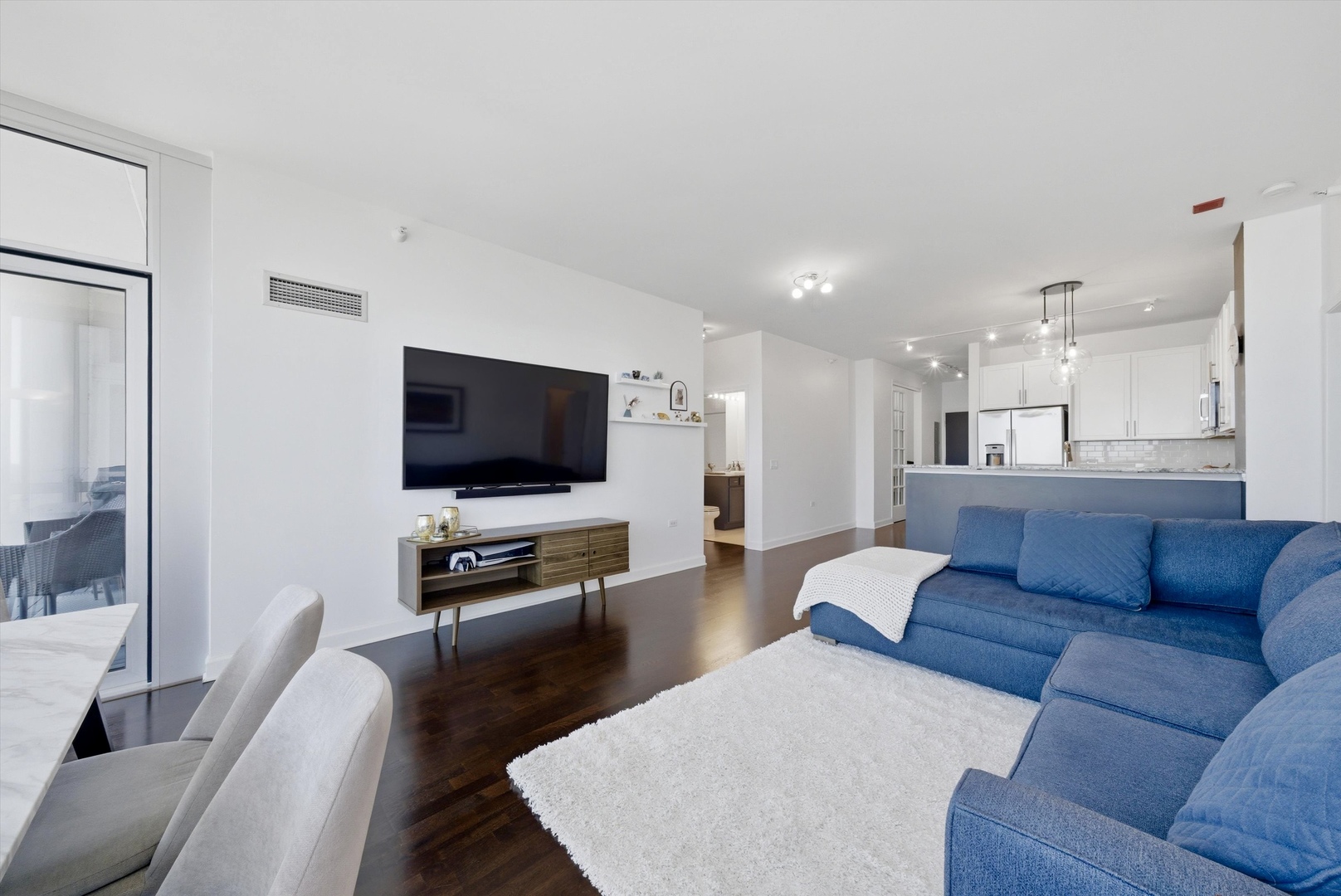 1629 South Prairie Avenue, Unit 2709 Chicago, IL 60616 - Photo 15 of 37 a living room with furniture and a flat screen tv