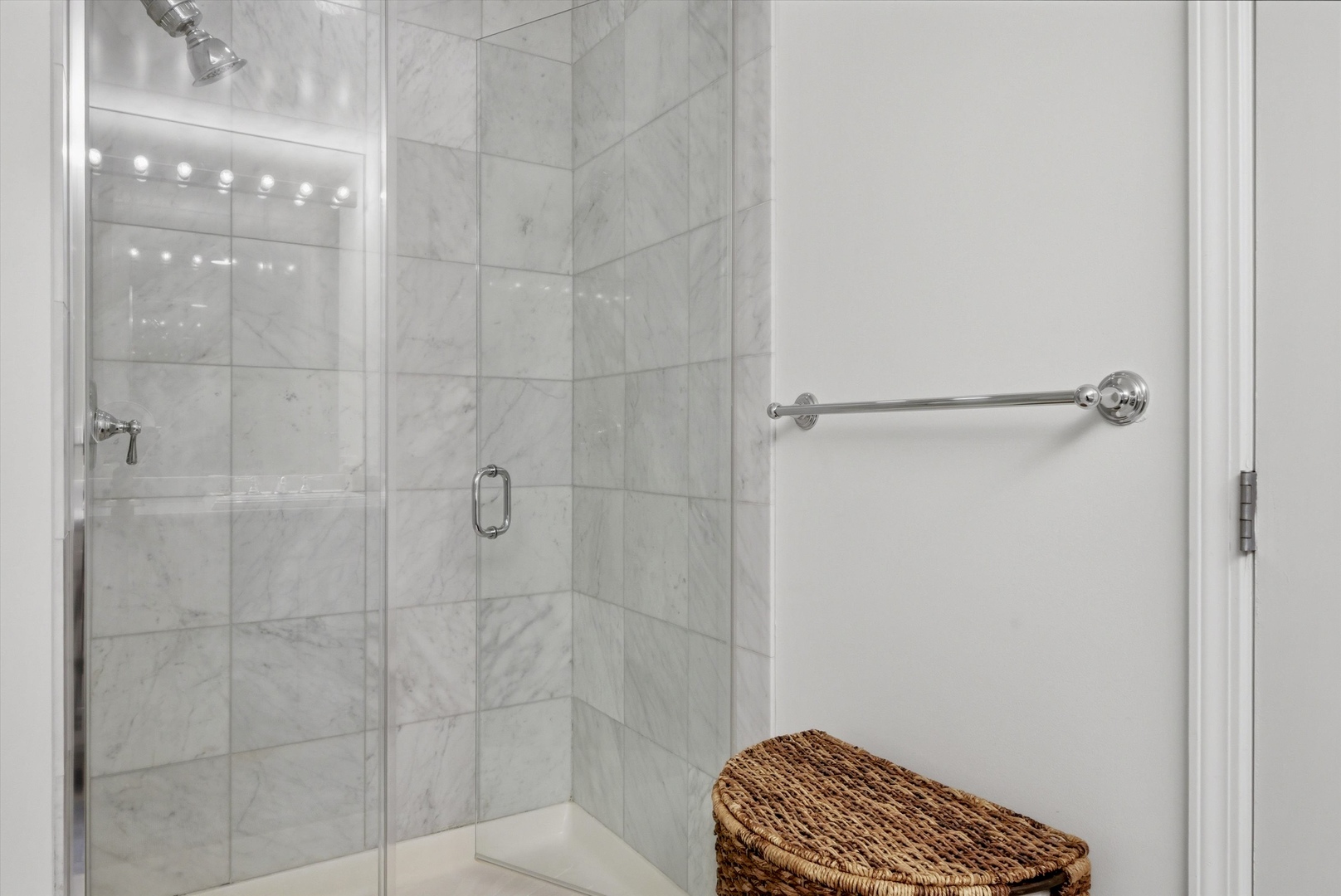 1629 South Prairie Avenue, Unit 2709 Chicago, IL 60616 - Photo 23 of 37 a bathroom with a shower