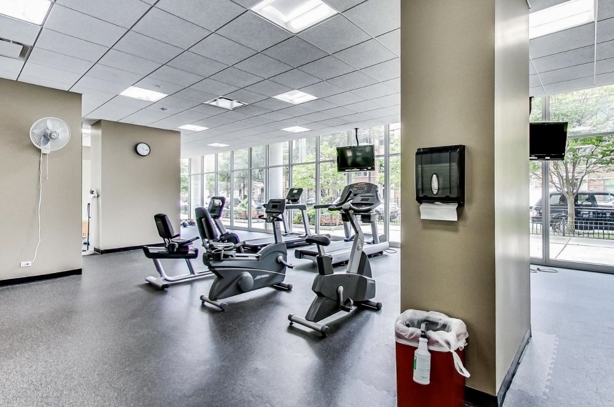 1629 South Prairie Avenue, Unit 2709 Chicago, IL 60616 - Photo 32 of 37 a gym room with lots of chairs and wooden floor