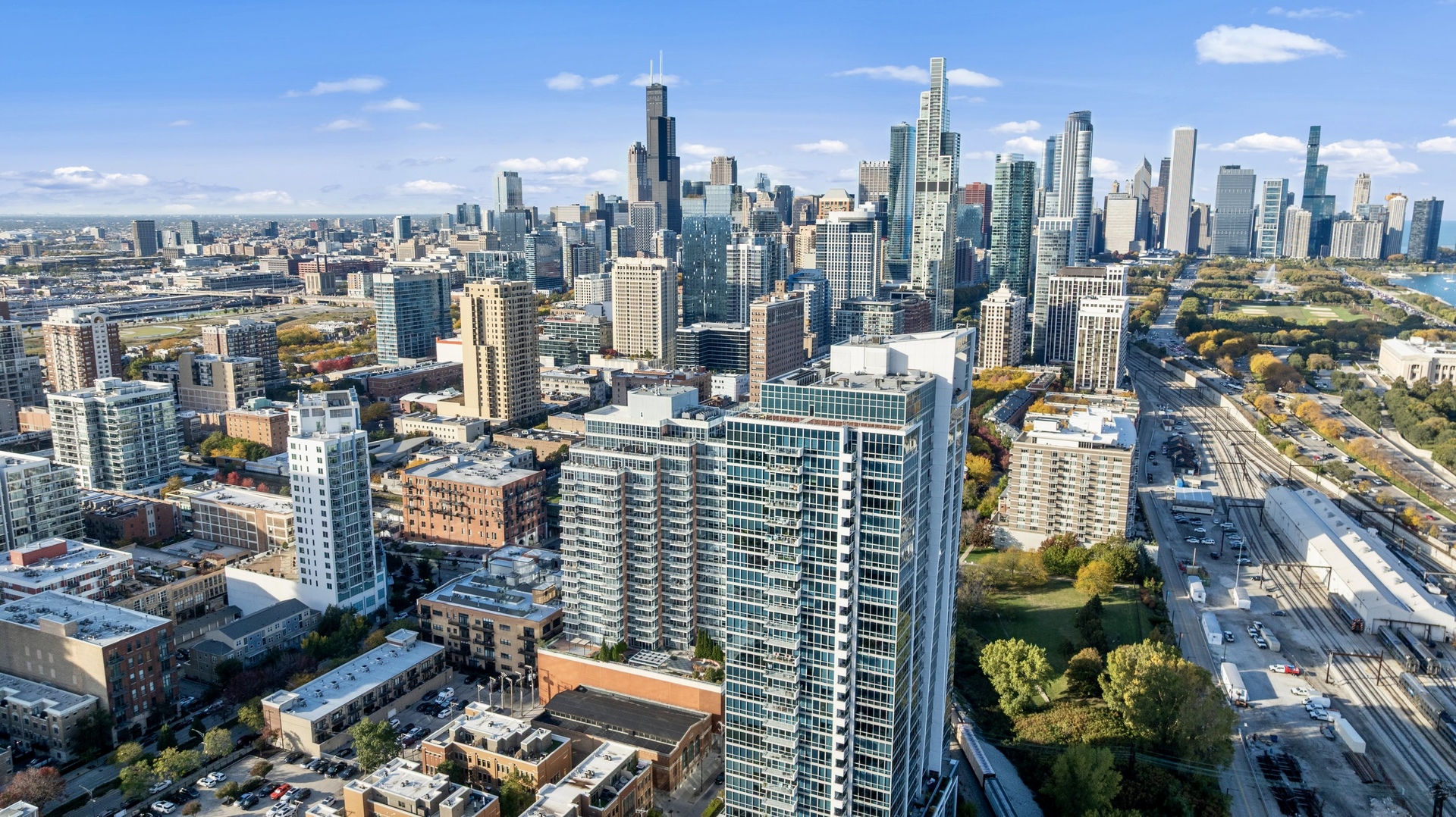 1629 South Prairie Avenue, Unit 2709 Chicago, IL 60616 - Photo 36 of 37 a city view