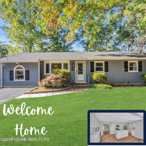 a view of house with a yard