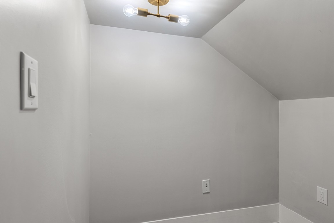 1327 Bonham Terrace, Unit B Austin, TX 78704 - Photo 35 of 40 a view of a small space