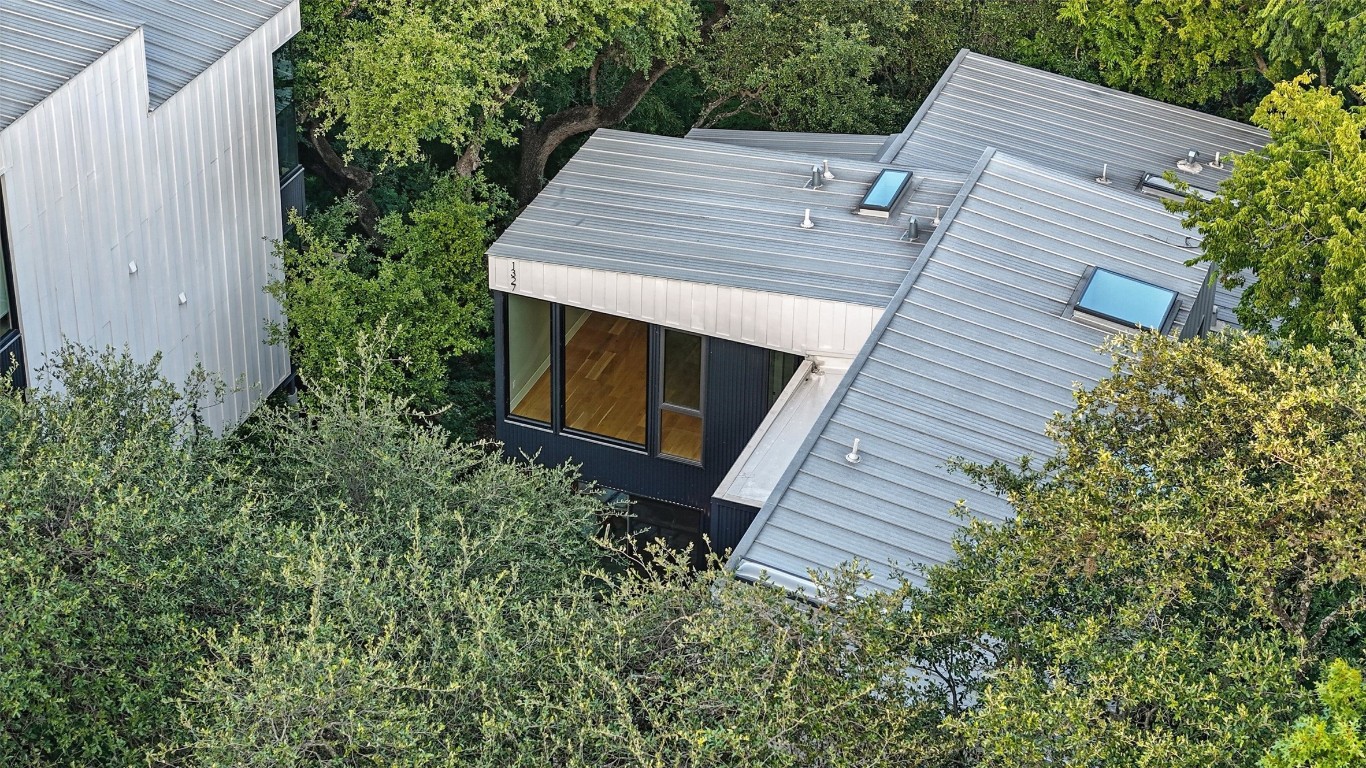 1327 Bonham Terrace, Unit B Austin, TX 78704 - Photo 40 of 40 a view of a backyard