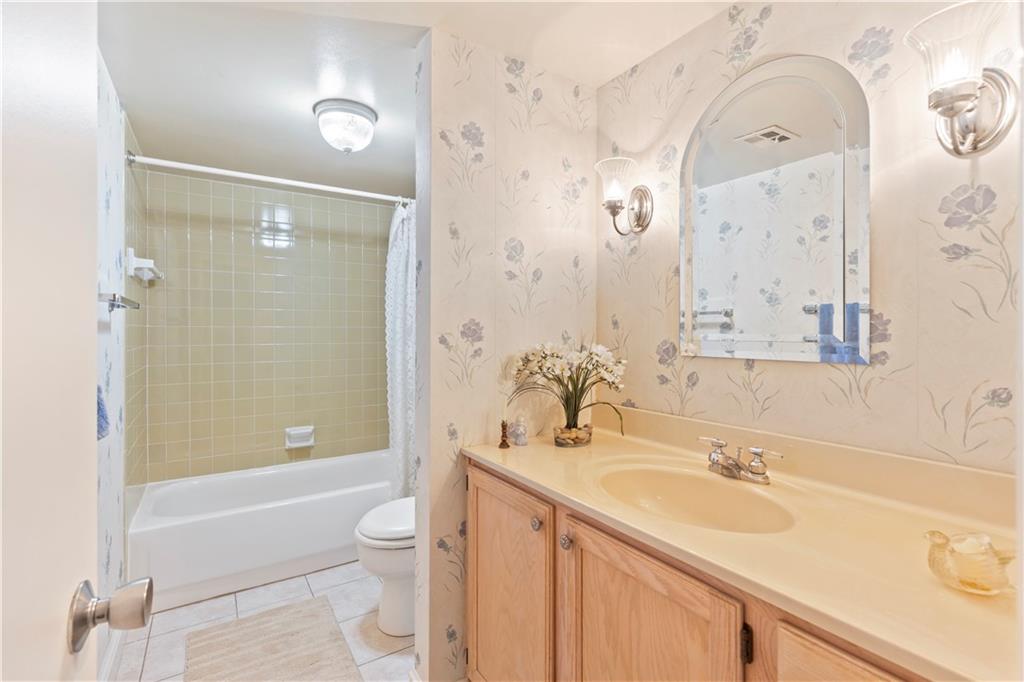 2120 Greentree Road, Unit 408E Pittsburgh, PA 15220 - Photo 14 of 30