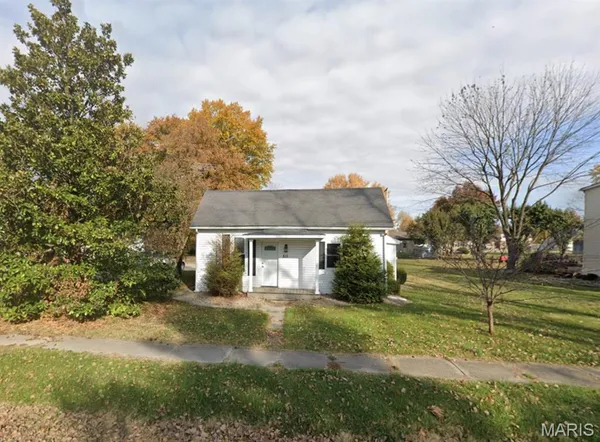 $1,100 | 511 East Beckemeyer Avenue, Beckemeyer, IL 62219