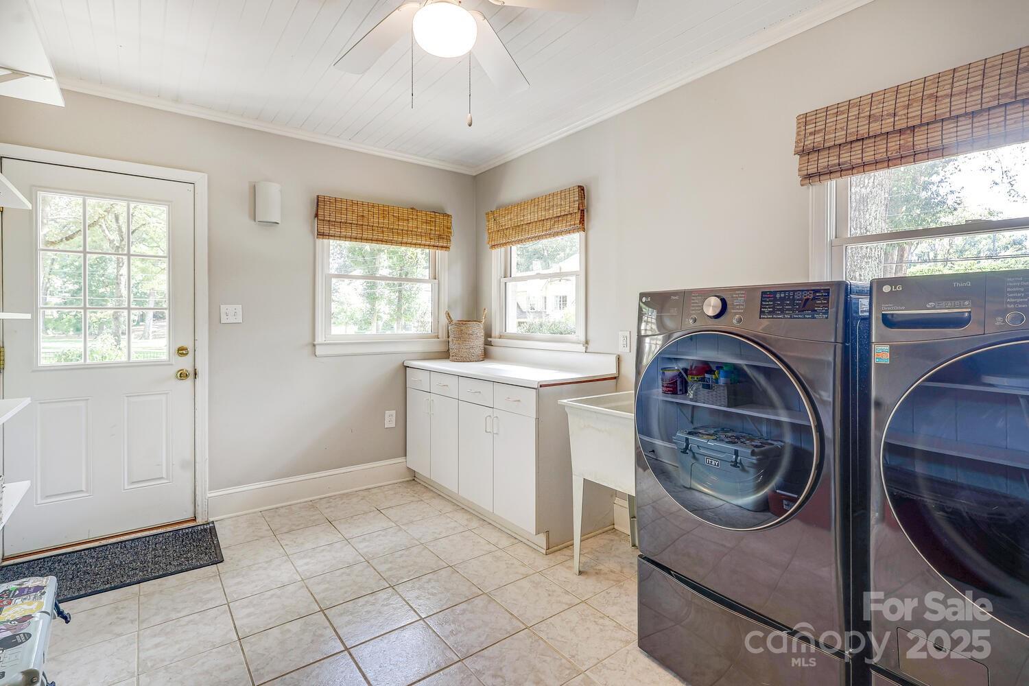 500 Ellsworth Road Charlotte, NC 28211 - Photo 27 of 40 a view of washer and dryer in a room
