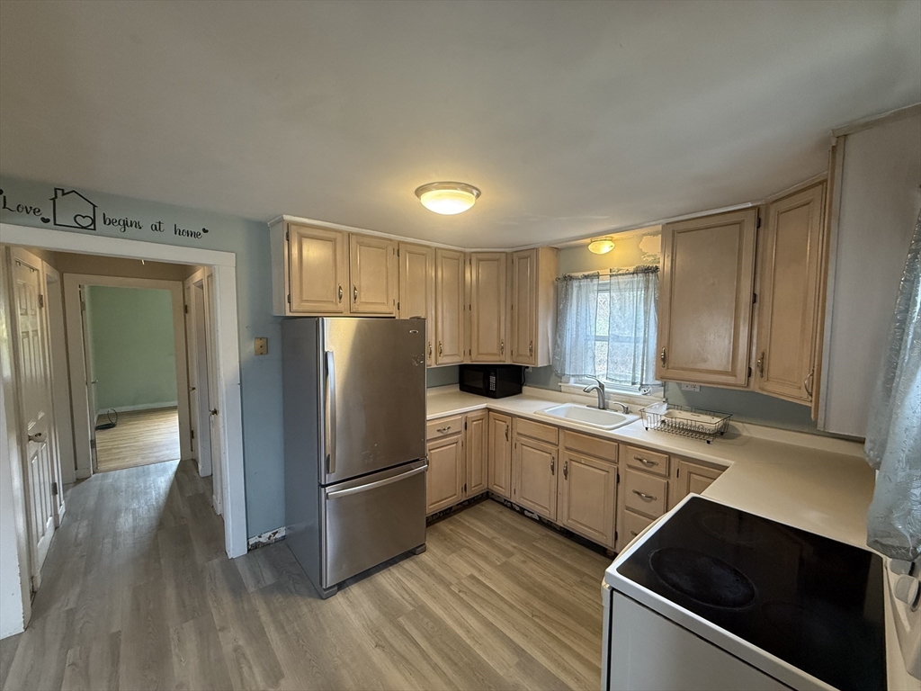 43 Manor Road Shrewsbury, MA 01545 - Photo 2 of 15