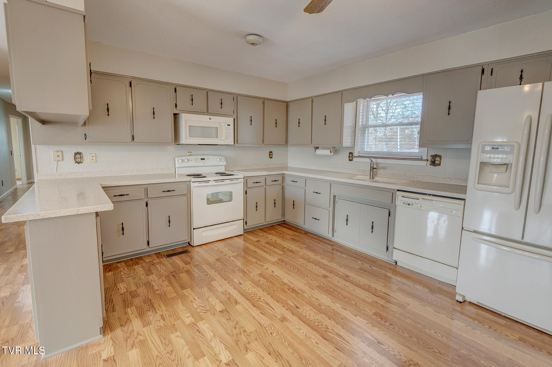 280 Falcon Circle Afton, TN 37616 - Photo 20 of 52 Kitchen