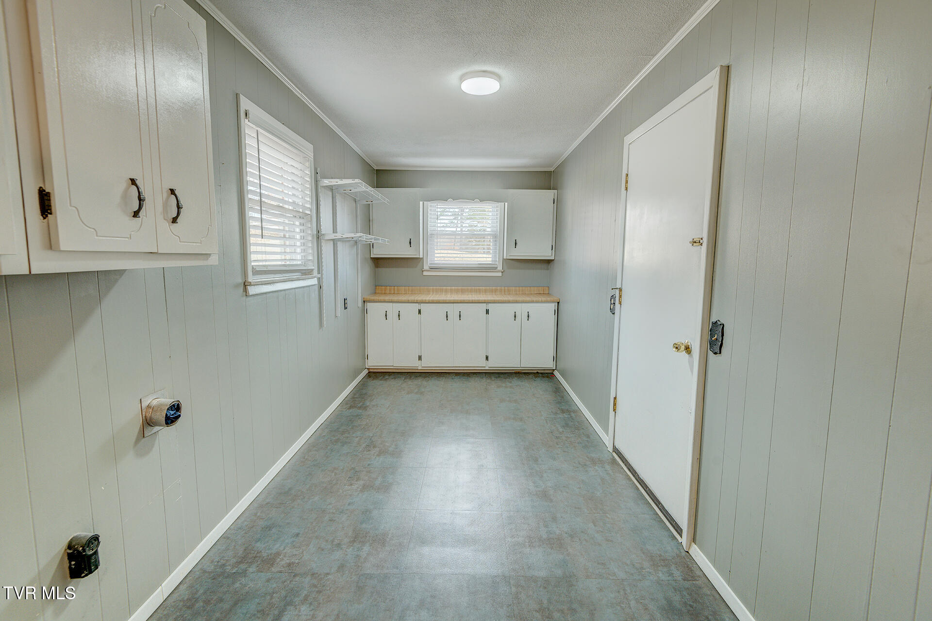 280 Falcon Circle Afton, TN 37616 - Photo 22 of 52 Laundry Room