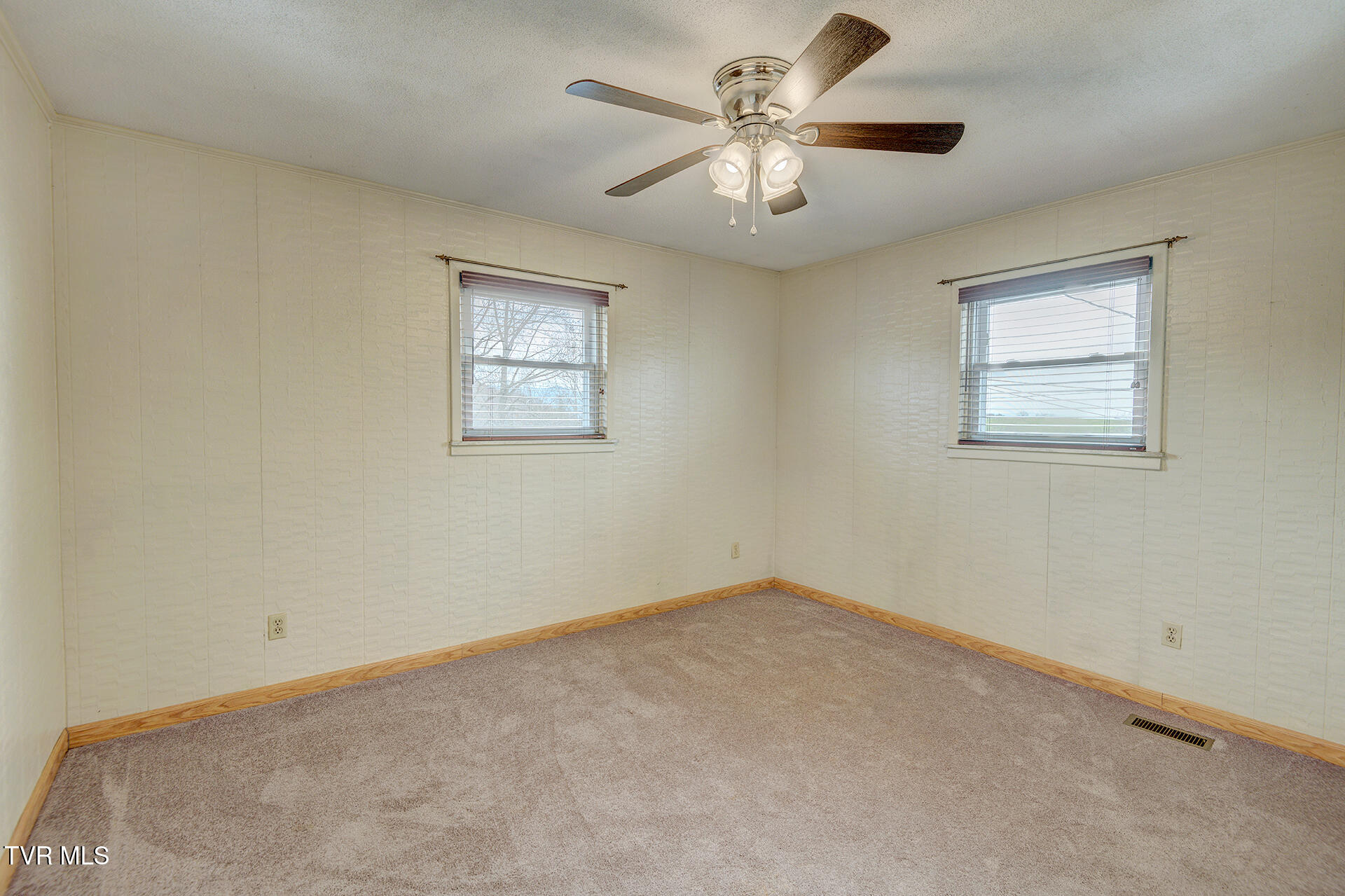 280 Falcon Circle Afton, TN 37616 - Photo 27 of 52 Bedroom 3